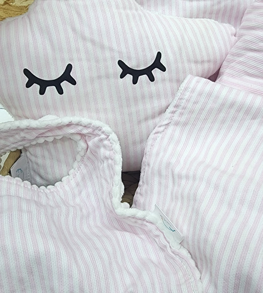 Set para bebe en algodón, Almohaditas, Manta y baberos estampado gris con lunares