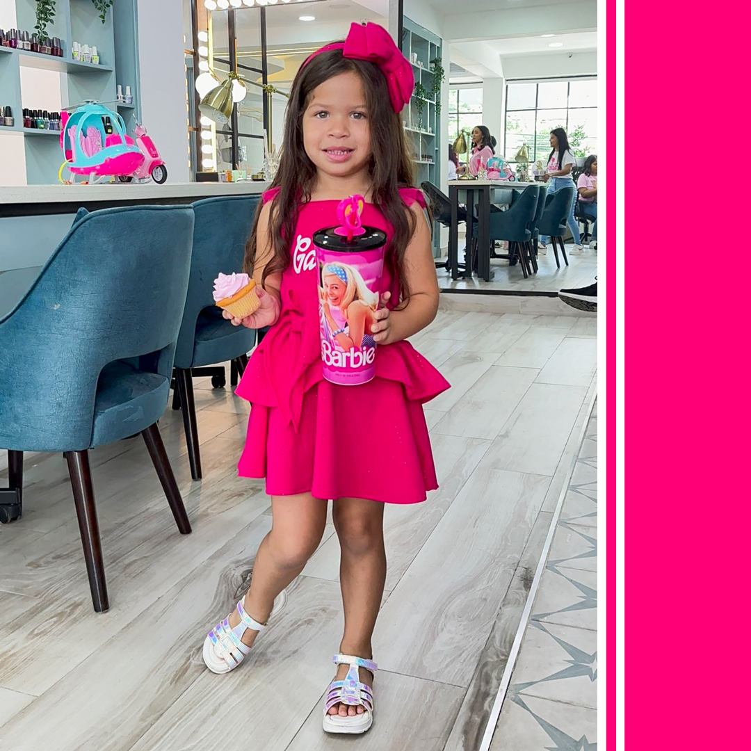 Vestido inspirado en Muñeca para niñas, Accesorio para le pelo,  Rosado fucsia con nombre personalizado